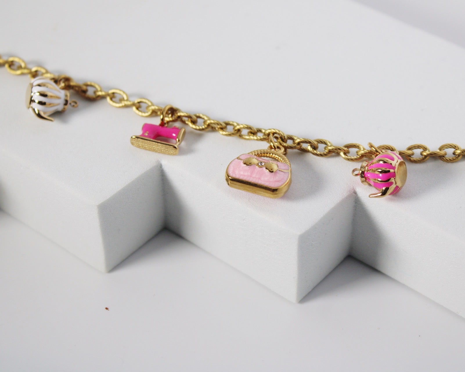 Bracelet bibelots rosa