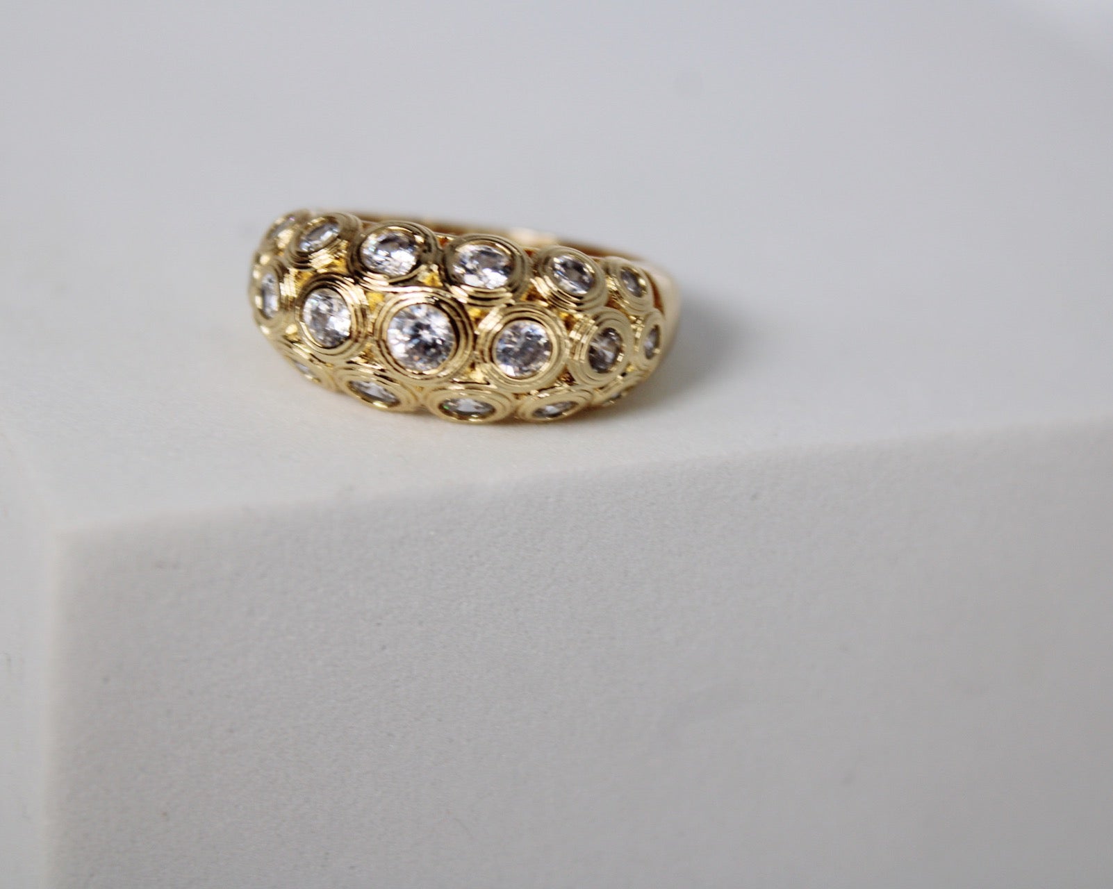 Bague en cercle de zircon