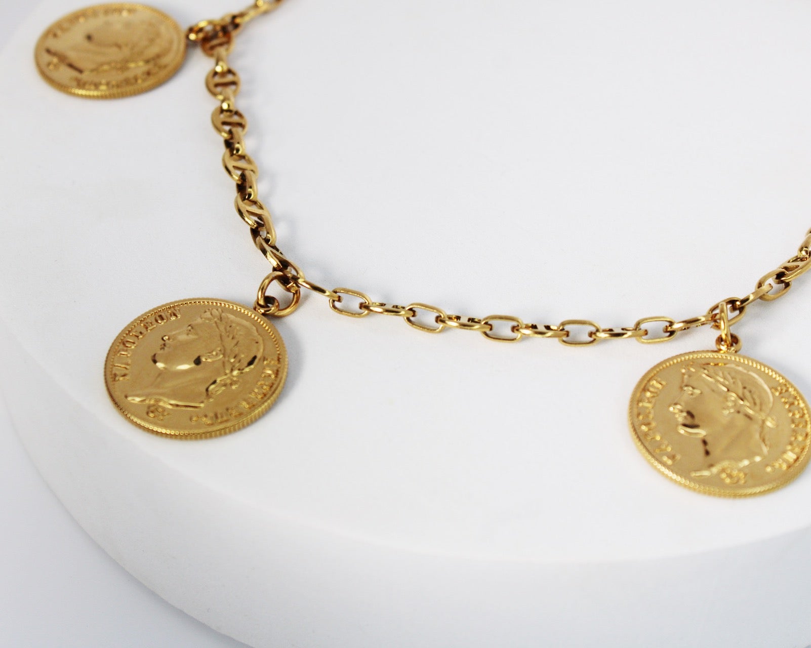 Collier Dahbiya