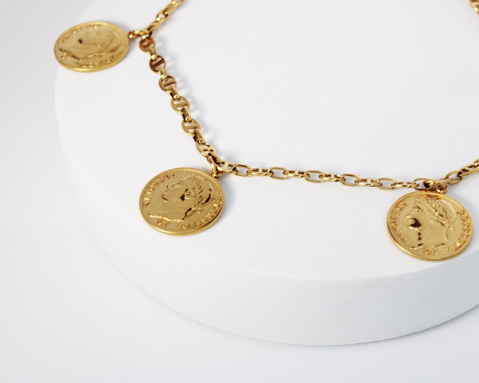 Collier Dahbiya